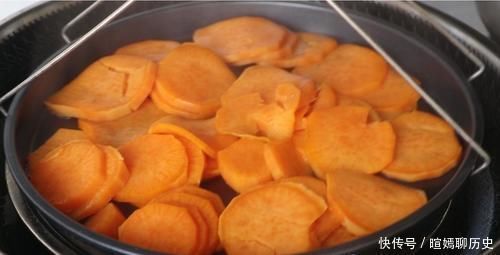 红薯别煮着吃了,教你红薯糕做法,香甜软糯又多层,咬一口特好吃