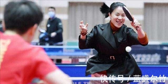 国乒|王楠有心了!国乒凯旋,一处细节彰显“大姐大”粗中有细风采!