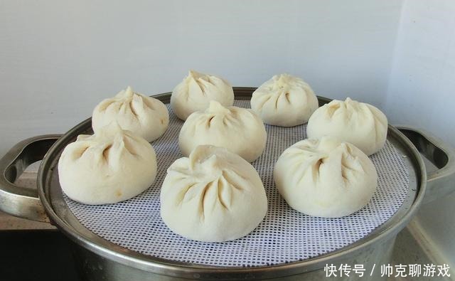 蒸包子时，记得不要只加酵母，面里加2样，包子又白又软又香又甜