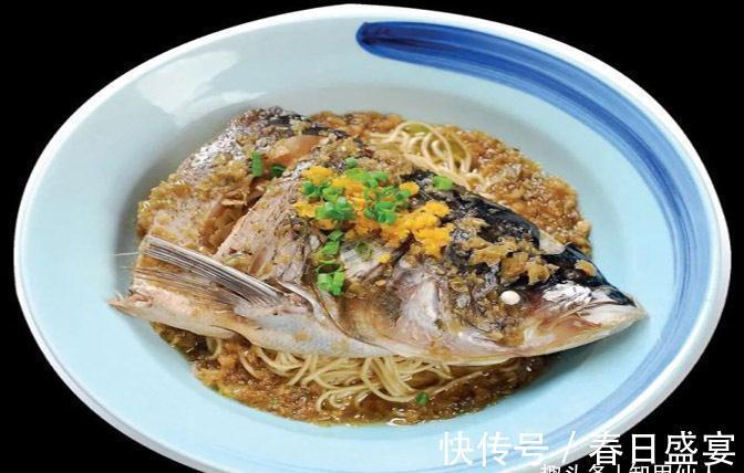 美食推荐：风味香酥鸭、香米炒蟹、黄椒酱鱼头配面制作方法