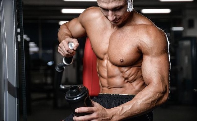 健身房|晨跑30分钟和晚上健身60分钟的人,两者的身体素质区别