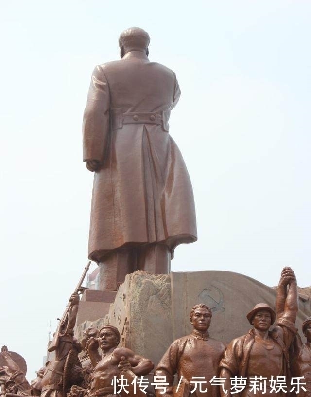 塑像群&全国最完整的毛主席雕塑广场，像总高20米，造型经典，属国家文物