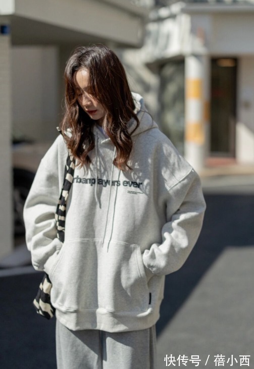 粉色 春天穿“卫衣”认准这4种高级色,显白时髦不撞衫,随便搭都好看