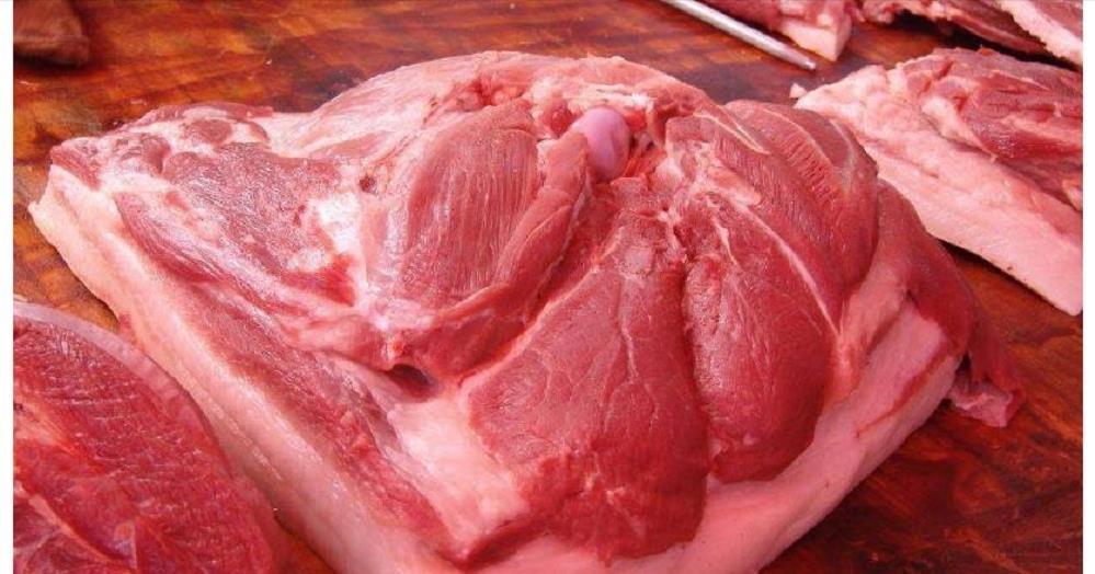 红烧|五花肉不要再红烧了,拿绳子捆起来,咸香不腻,我家一周吃5次