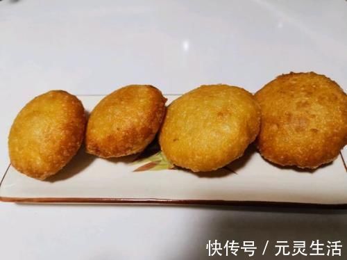 炸糖糕时，用开水和面还是冷水和面？学会1招，个个空心不破皮