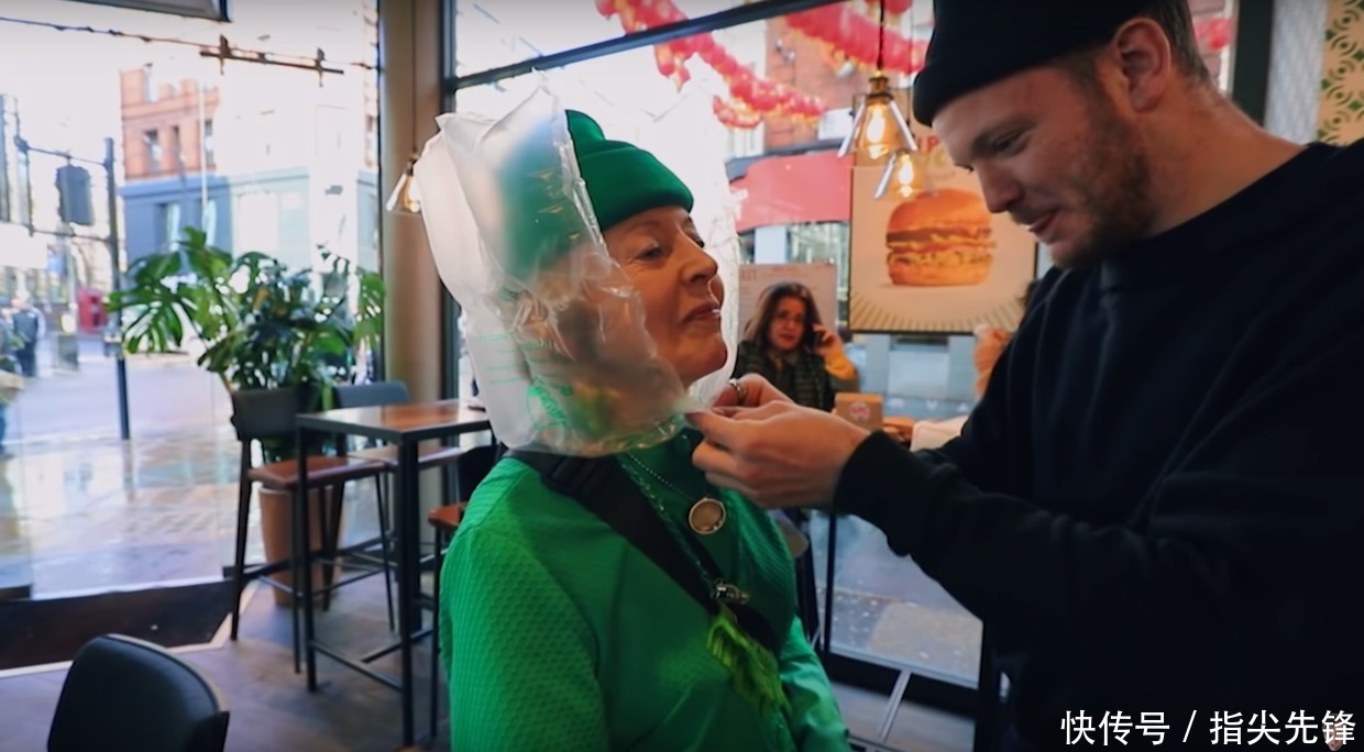 100块把土鳖宅男变鲜肉超模,英国俩沙雕小哥把时尚圈玩坏了