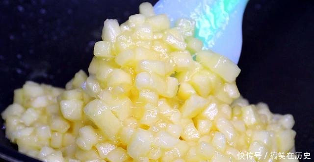 苹果这样做太香了,不煎也不炸,香甜酥脆,上桌后孩子抢着吃