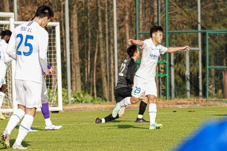 u23|申花練兵計(jì)劃遭遇突如其來的傷病，滄州雄獅主帥認(rèn)為申花不該在保級(jí)組