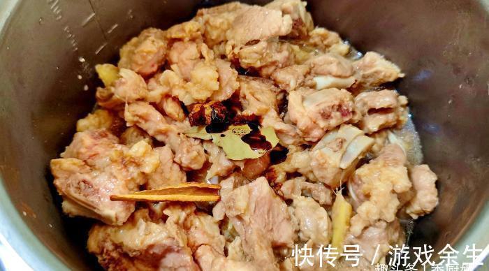 香叶|炖排骨有人先焯水，有人直接炖，都不对，教你好吃做法，越吃越香