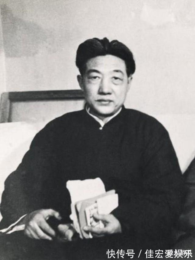 恩怨|徐悲鸿与刘海粟为何恩怨从年轻斗到去世,究竟谁对谁错