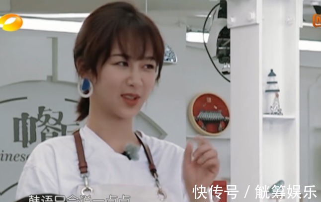 《中餐厅》杨紫认错同胞,谁注意她接下来的救场真给中国人长脸