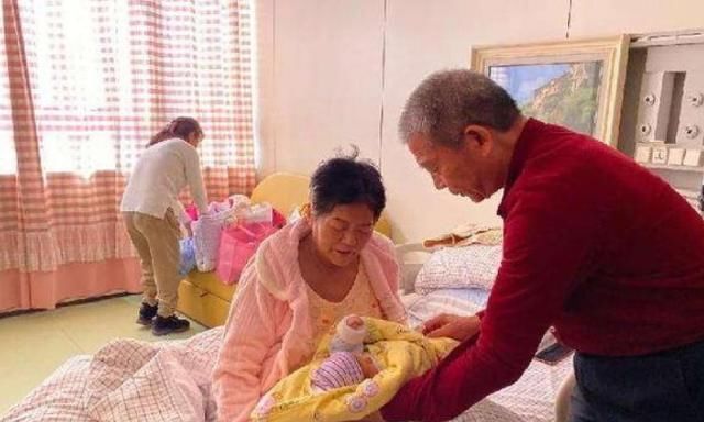 家长|“不养弟弟就去告你”,47岁二胎宝妈撂下狠话,女儿做法真解气