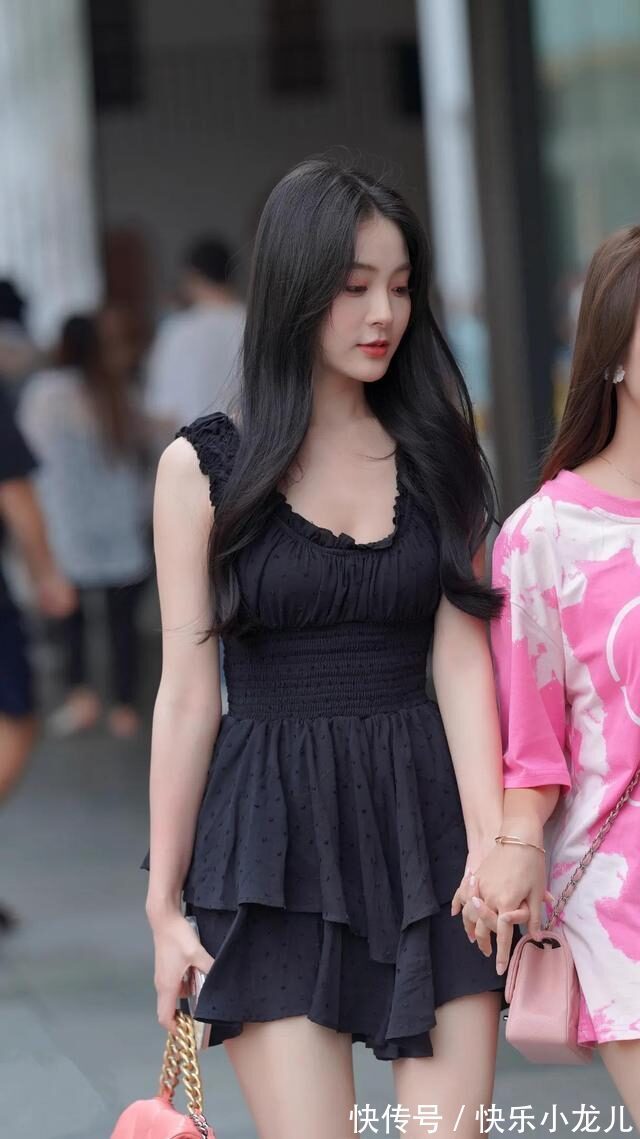 穿搭 黑色穿搭的小姐姐,自然的美 吸引的美