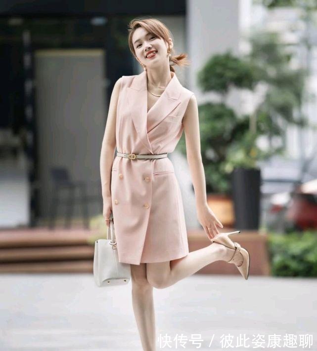 服装|简约又精致的职场穿搭，会让整个人更加精神，甚至可以美成焦点