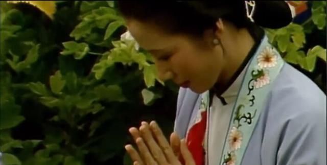 贾宝玉|穿了不该穿的衣服，写下不该写的诗，薛宝钗亲手为自己掘下坟墓