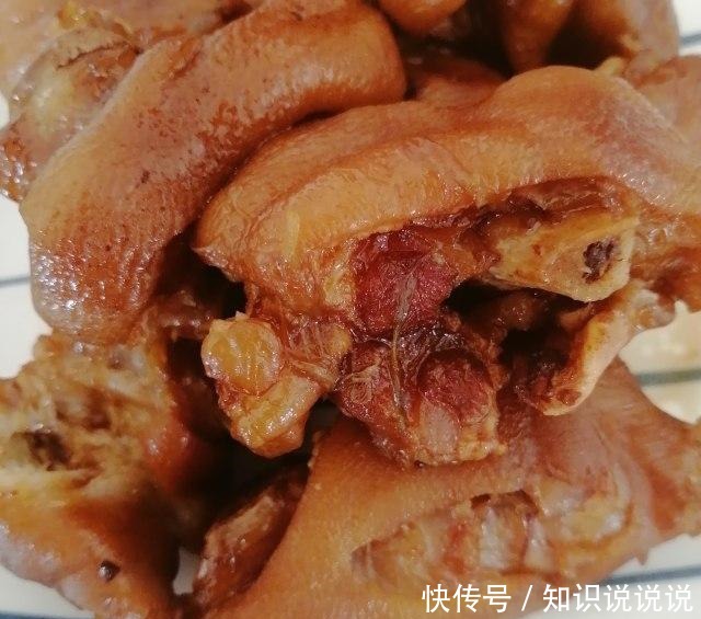  炖猪蹄，满满的胶原蛋白