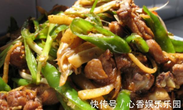 美食推荐小炒鸭肉、辣炒黄豆芽、椒圈炒豆泡、香酥里脊