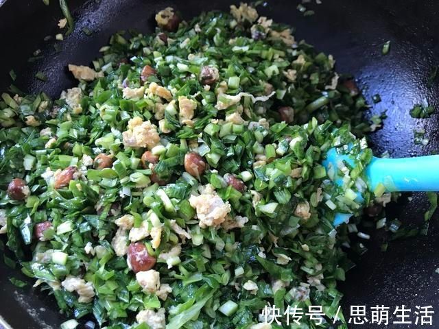 搅拌|面丁饺子姥姥最拿手,鸡蛋和面丁搅一搅拌馅儿太香了,美味