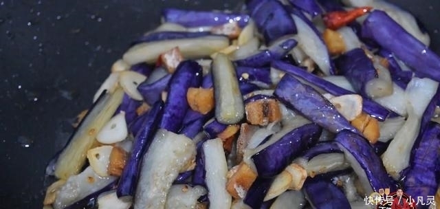 鱼香茄子的正宗做法,咸香可口好吃极了,看看你喜欢吃不?