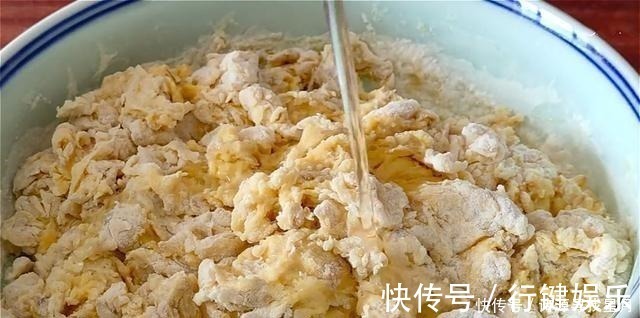 电饼铛|玉米面这样做真好吃,一擀一煎,5分钟出锅,连吃一个月都不腻