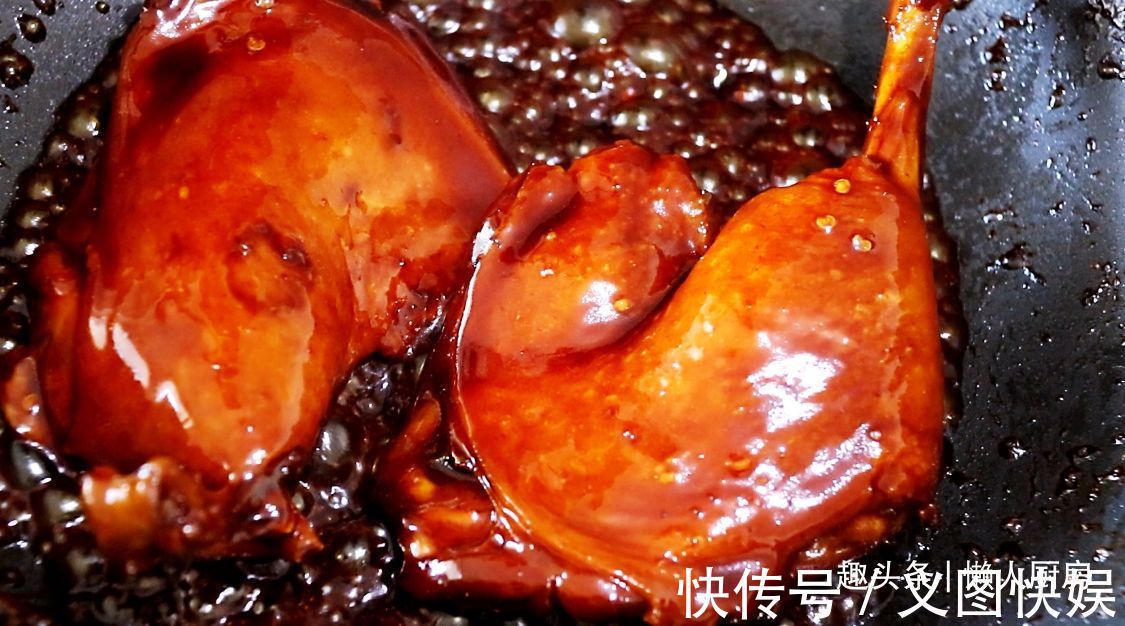 回家|7元买了两只鸭腿,回家简单做了一盘酱鸭腿,比卖的好吃多了