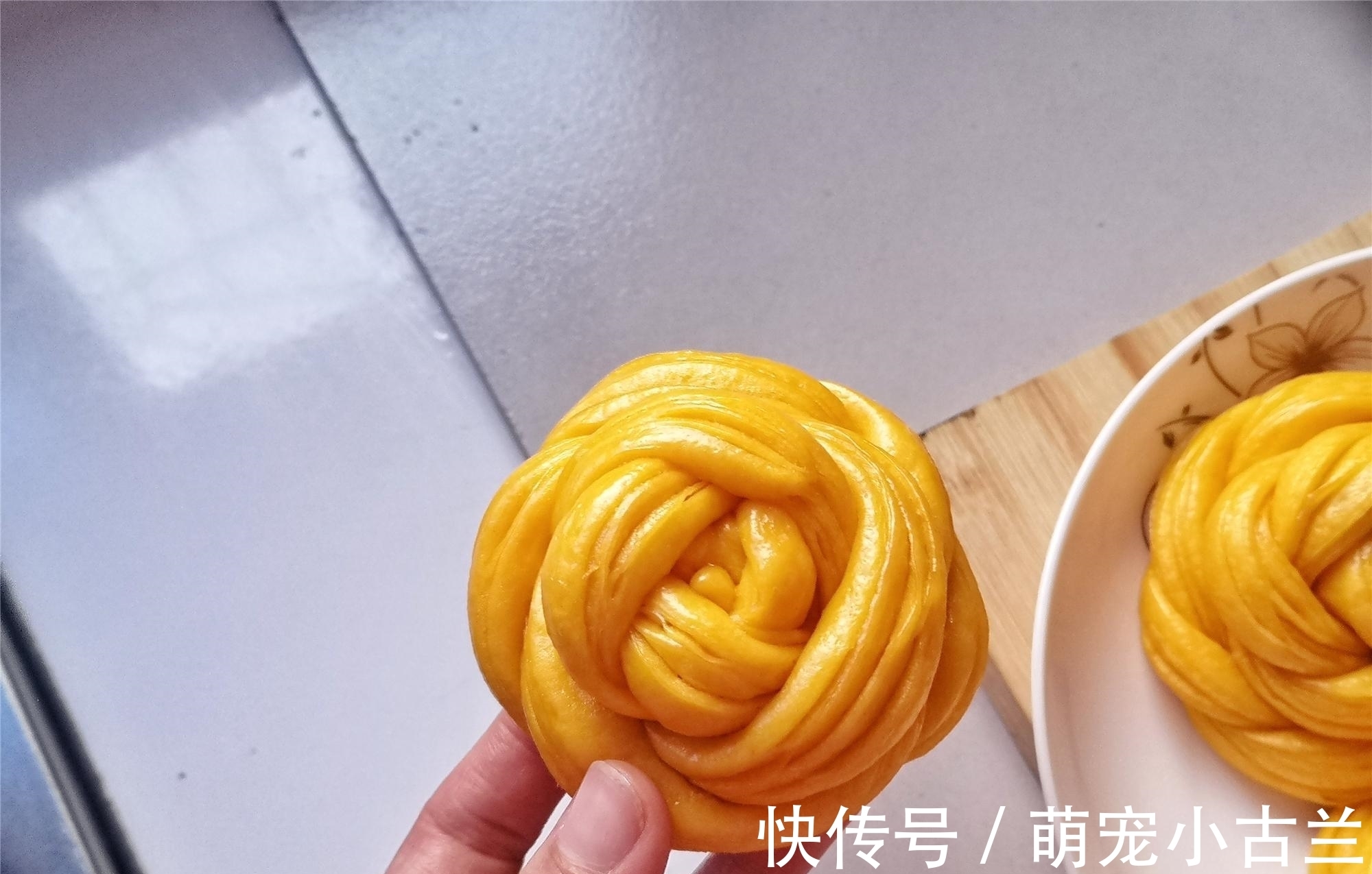 花卷|最近花卷这个做法火了,一切一卷像朵花,好看好吃,朋友圈都在晒