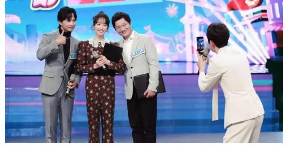 《你好星期六》收视夺冠，快本难回归，还好何老师在