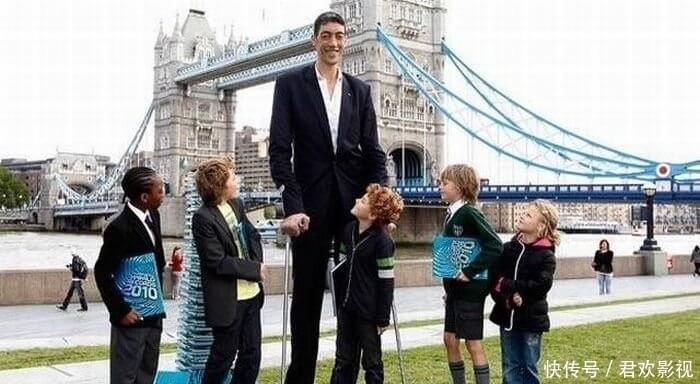 假如人类在火星生活二十年后回地球,会变得像奥特曼一样高大吗?