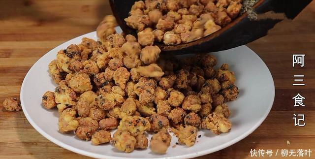 好吃|花生米怎么做才好吃,大厨告诉我,加2个鸡蛋,这样做比吃肉还香