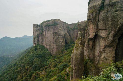 浙江最“方”的山，系雁荡山八大景区之一，四面成方形、形如方盒