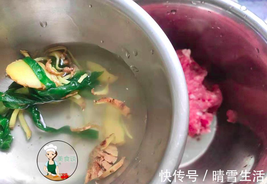 鲜香|夏天韭菜芹菜靠边站，此菜2块一斤，消暑清口，切碎蒸包子特美味