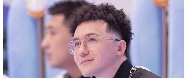 《追光吧》初舞台全曝光,刘也唱跳很稳,尚九熙唱二手玫瑰的作品