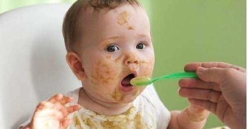 母乳|8个月宝宝,因为辅食加错双肾长满“结石”,很多父母还在这样喂