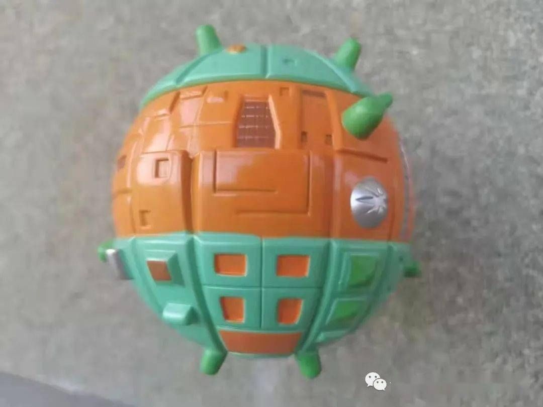 霸天虎|【评玩具】子小天:岑测评《NA惊破天 金属色涂装十分亮眼!》