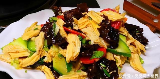 泡腐竹时,最忌直接丢在水里就泡,教你一招,又快又筋道还不夹生