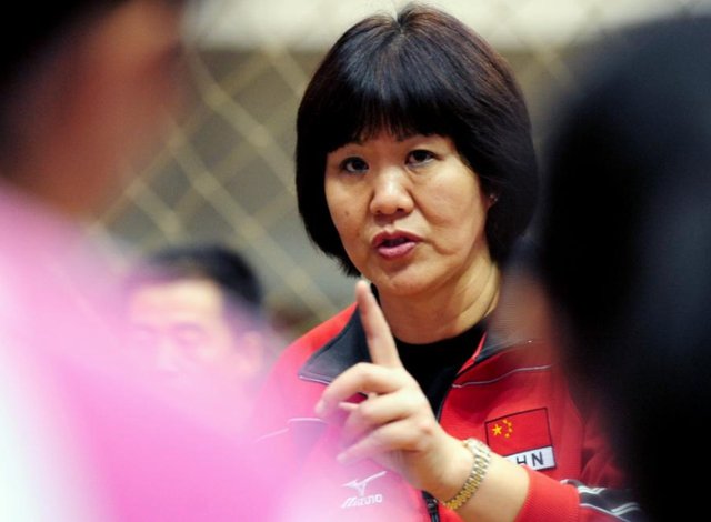 天才|女排天才毀約赴美深造，郎平鏡頭前哽咽聲明，宣布她被永久除名