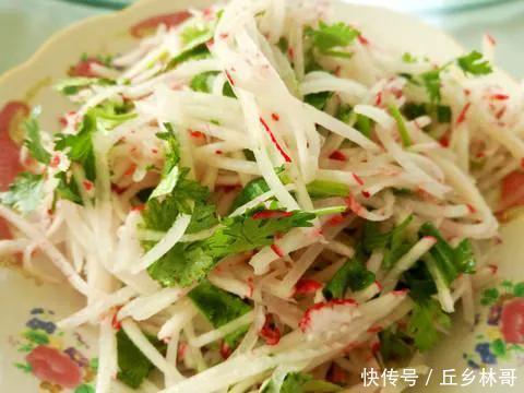 冬天要多吃萝卜,教你一个百吃不厌的做法,口感爽脆,开胃又下饭