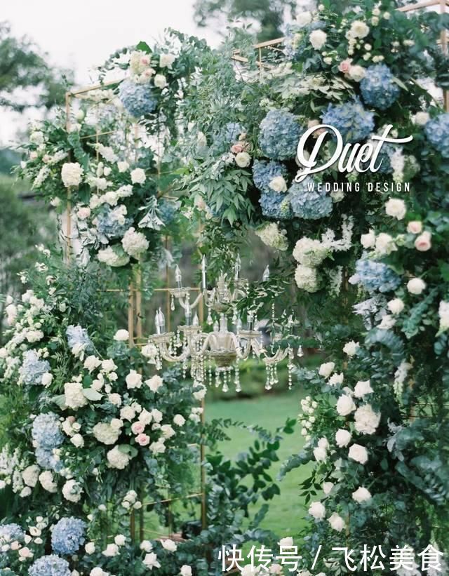 穿过这片森林，一起共赴人生美好，细雨中的户外婚礼