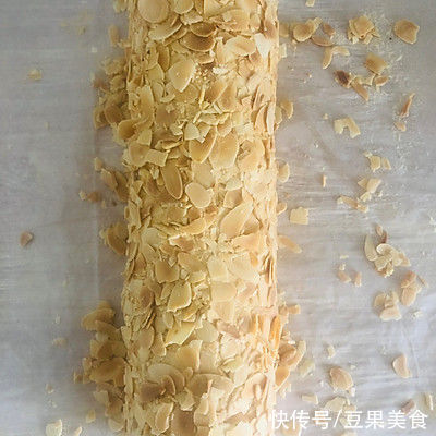 吃一次就上瘾的焦糖杏仁咸奶油蛋糕卷