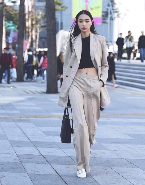 高跟鞋|论街拍,比起太古里的奇装异服,韩国人的穿搭简约高级,值得学习
