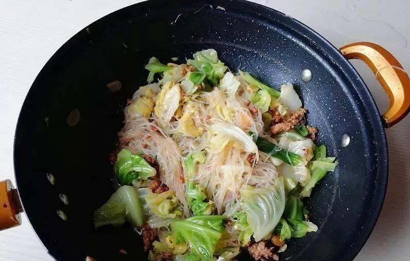 包菜焯水|包菜换种做法,比手撕包菜还香,又香又下饭!美味可口,非常美味