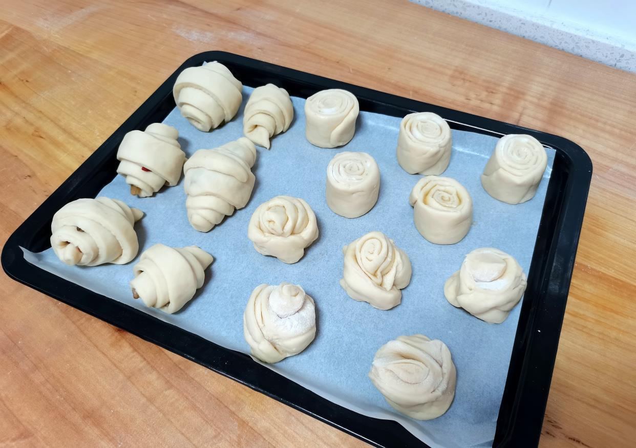 葡萄干|比面包好吃的烤花卷,外酥里软奶香味浓郁,丈夫吃了直点赞