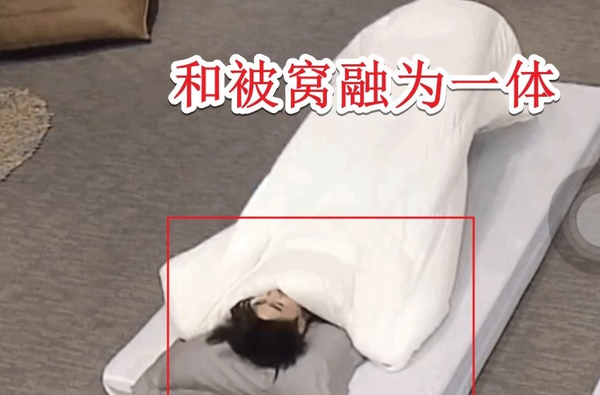 蔡徐坤速度有多快?镜头前“快到模糊”,网友:顶流走路都带风