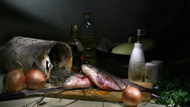 鱼类|鲫鱼、黑鱼、三文鱼…哪种鱼才是“营养冠军”？聪明人这样吃，功效翻倍