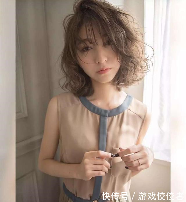 发型 发量少的女人尽量别留这三种发型,显老又土气,这五款减龄又洋气!