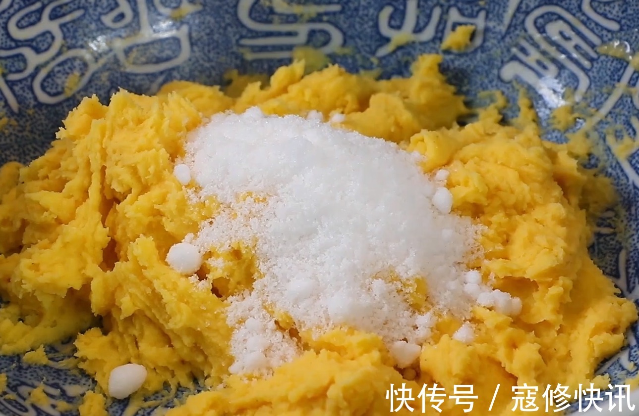 玉米面|玉米面最好吃的做法，全程手不沾面，筷子一搅就搞定，又香又软