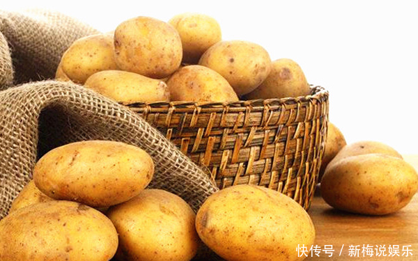 土豆最好不要和它搭配着吃，容易使面部长斑，还有中毒的可能