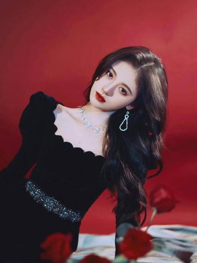 超短发 50岁女人别被这4款“大妈发型”迷惑,自以为时髦,其实很土气