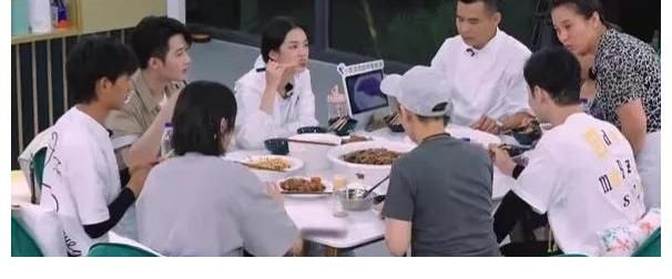 悄无声息的第五季中餐厅,黄晓明和宁静吵翻天,也无法拯救的收视率