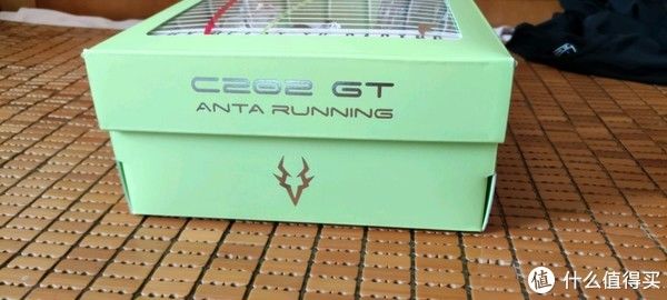 挑灯论鞋|闲来挑灯论鞋 篇六十四:痛点小改,渐趋无敌——C202gt奥运配色开箱及对比